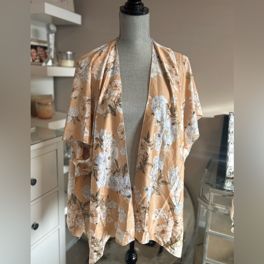 Ardene Floral Satin Kimono Jacket - Tan and White